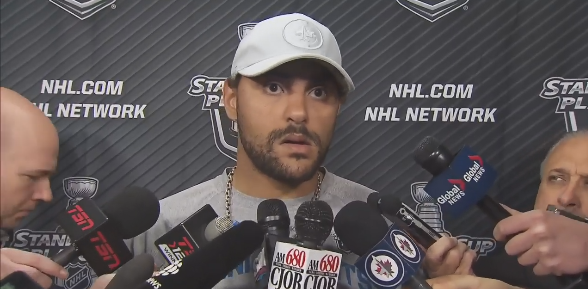 byfuglien-frustrated-during-scrum.png