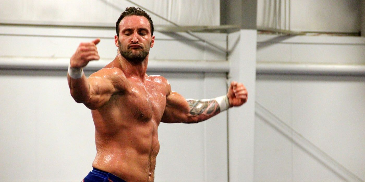Chris Masters flexing at an indie show.
