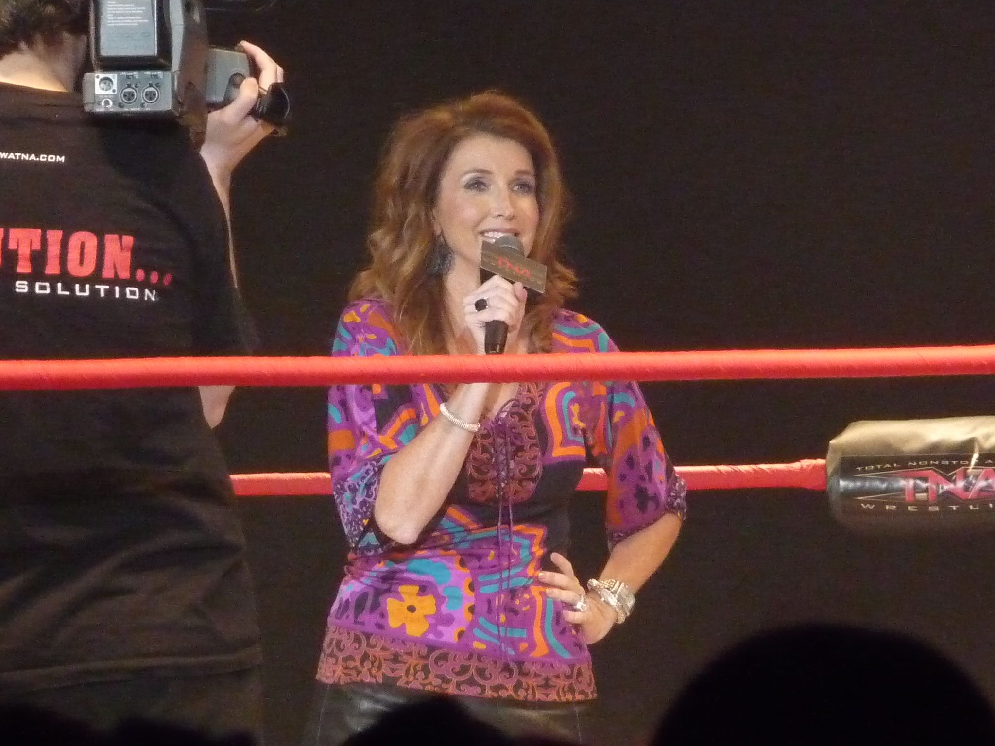 Dixie_Carter_on_the_mic