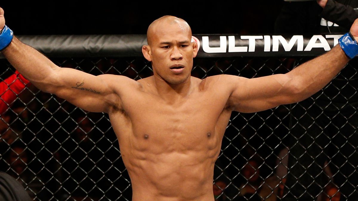 Ronaldo Jacare Sousa celebrates his victory