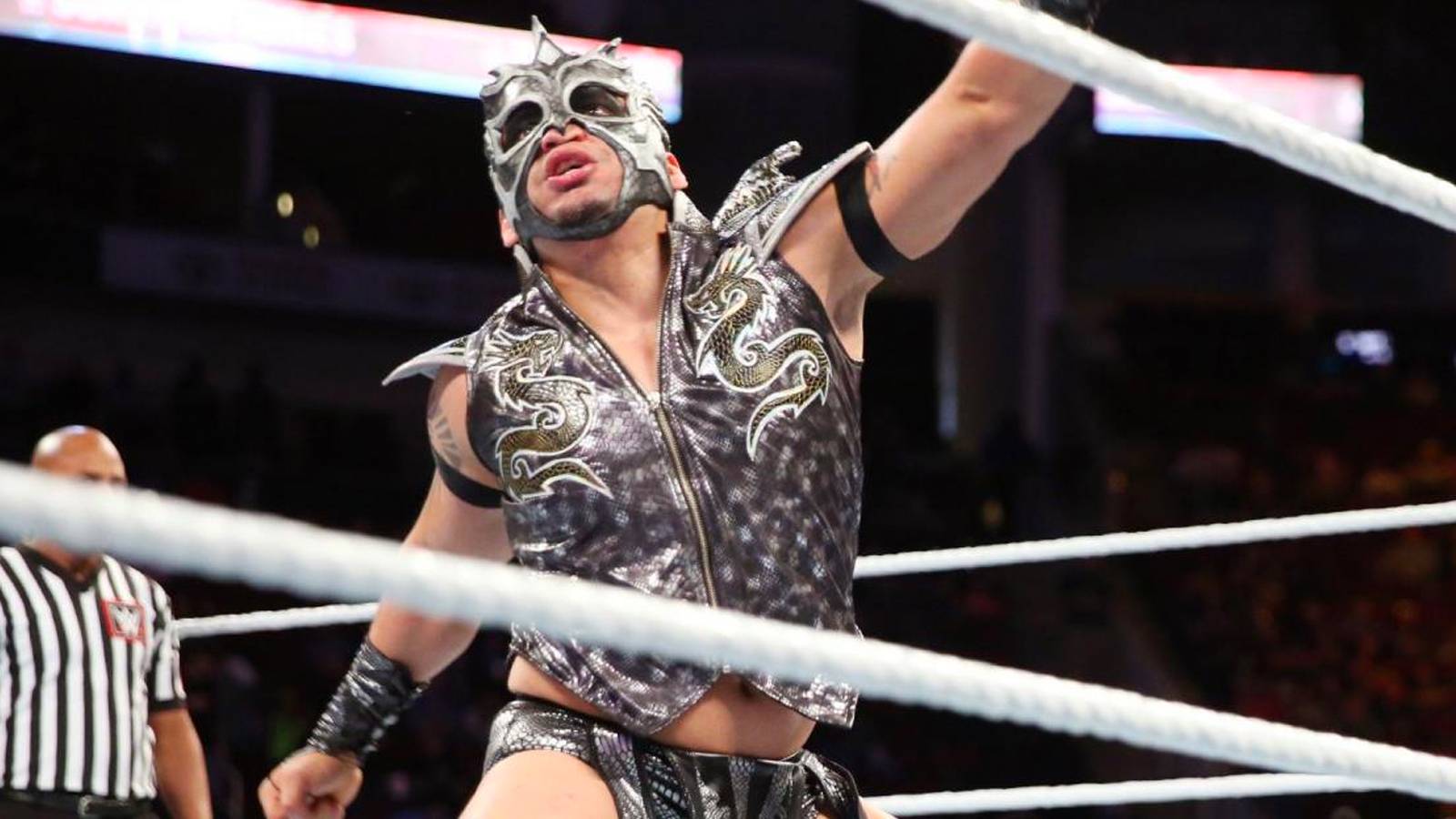 Watch Kalisto Get Stuck On The Ropes During His Entrance
