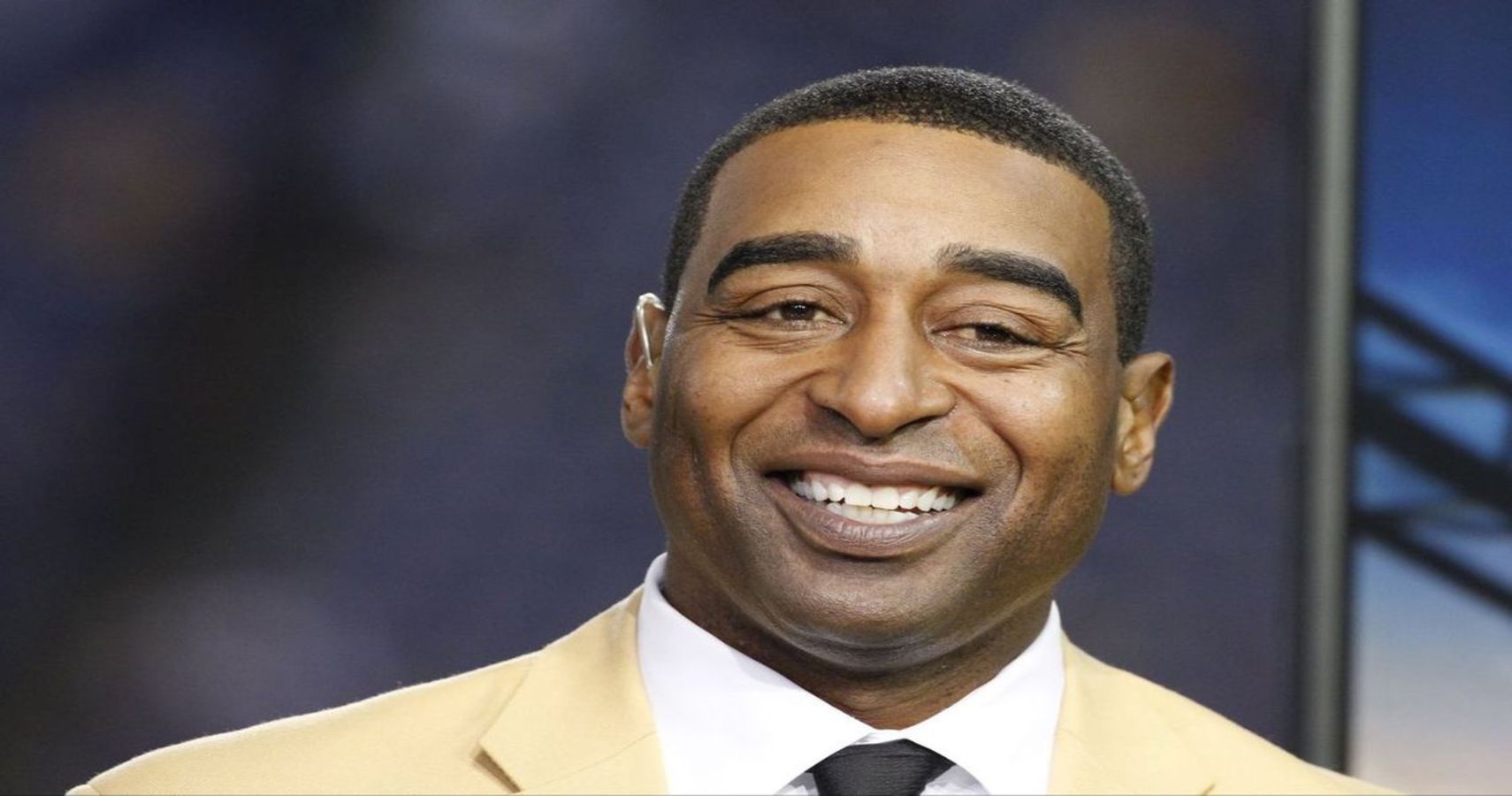 Cris Carter, one of the greatest to ever do it.