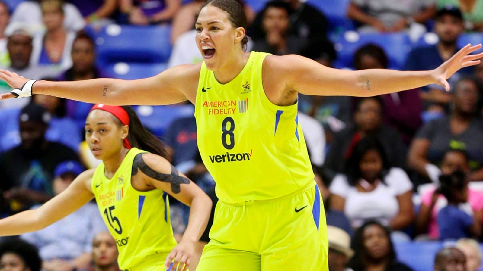 How Old Is Liz Cambage