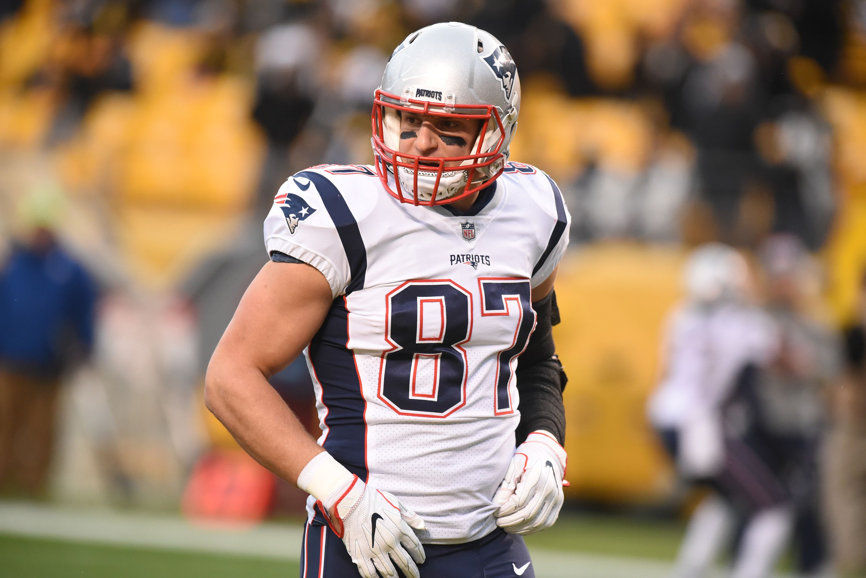 Rumor Rob Gronkowski Blocked Trade From Patriots With Threats Of Retirement