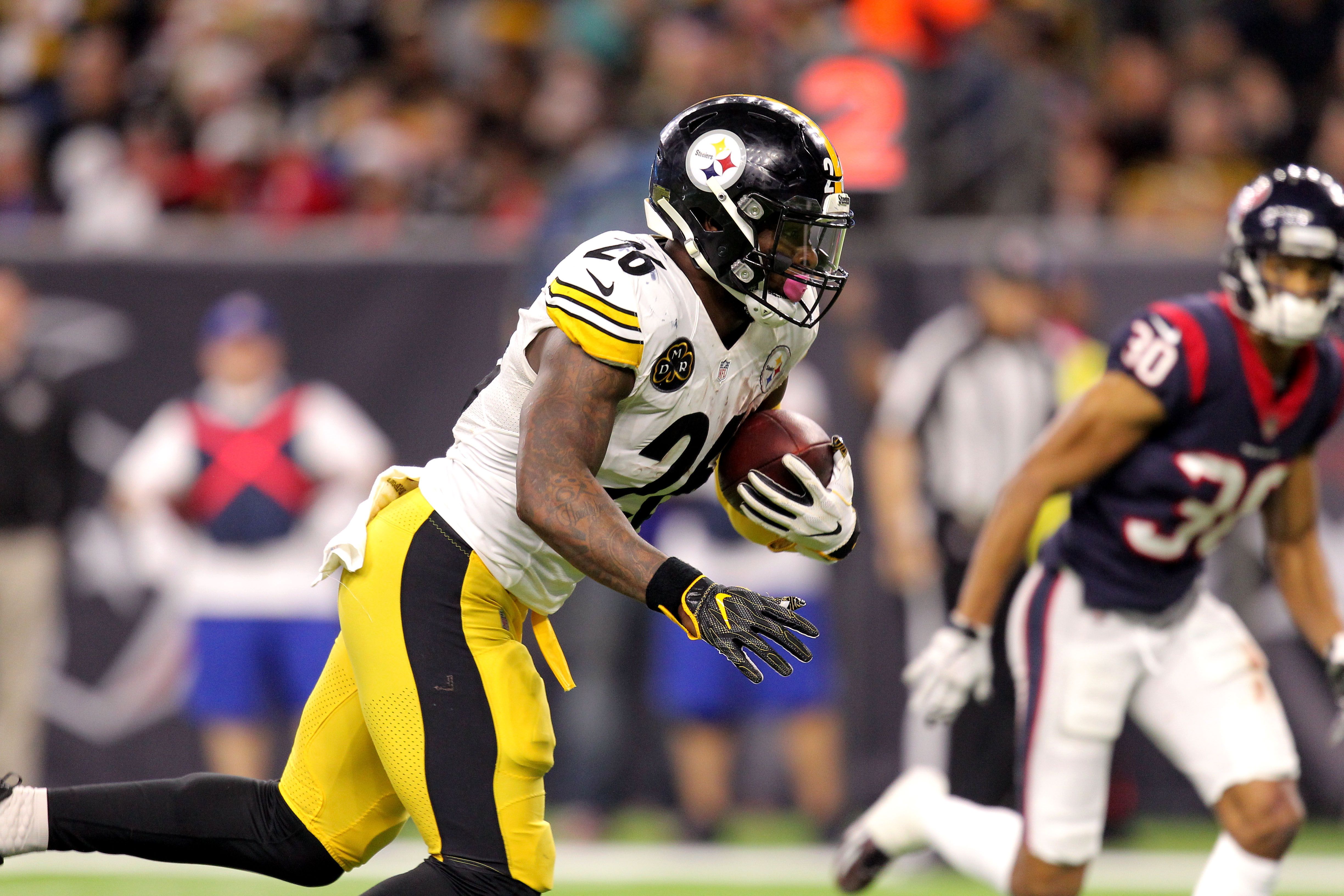 Steelers Roster Angry With Le’Veon Bell, Call Him Selfish During Holdout