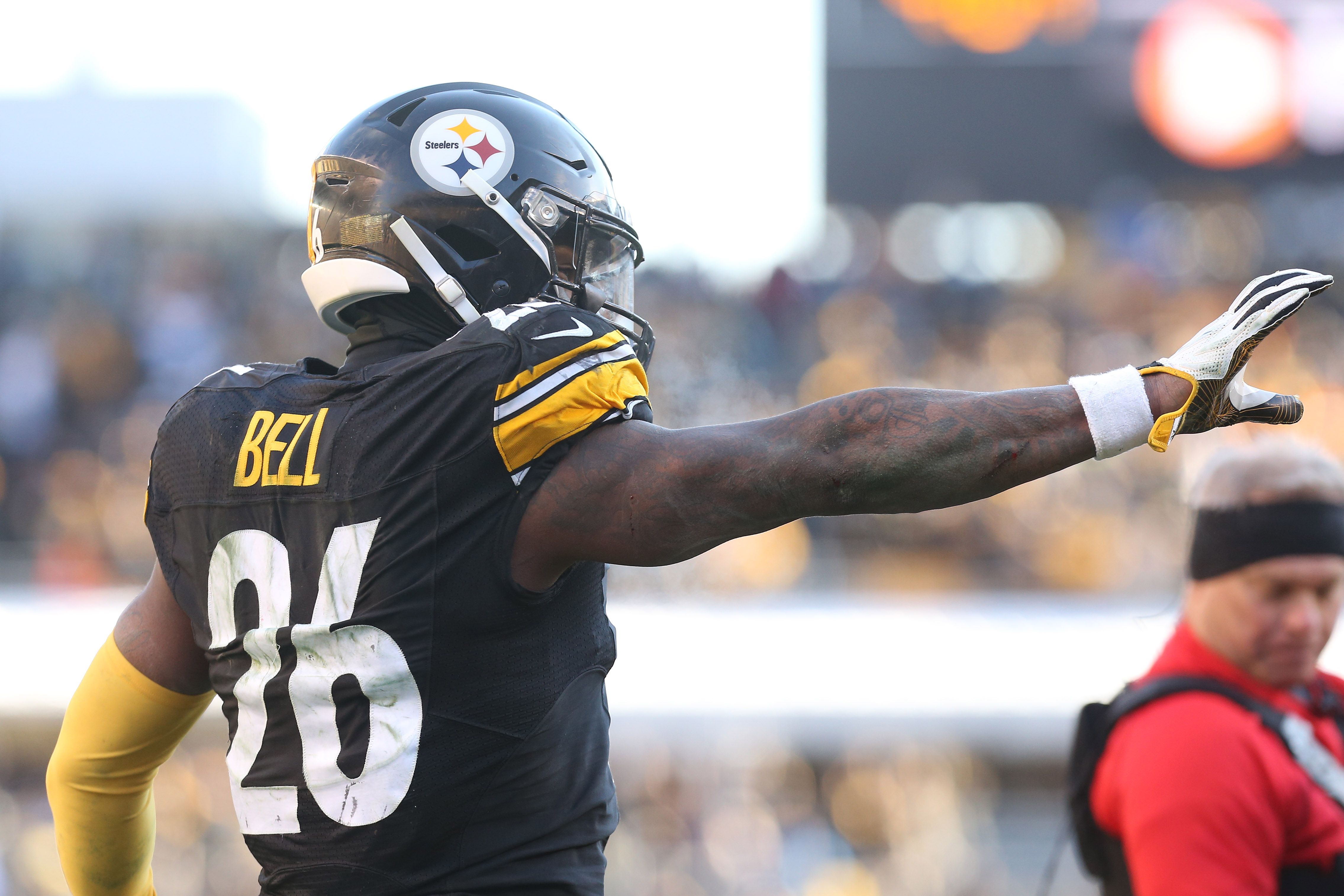 Le'Veon Bell Is Irreplaceable. The Steelers Have Yet To Notice