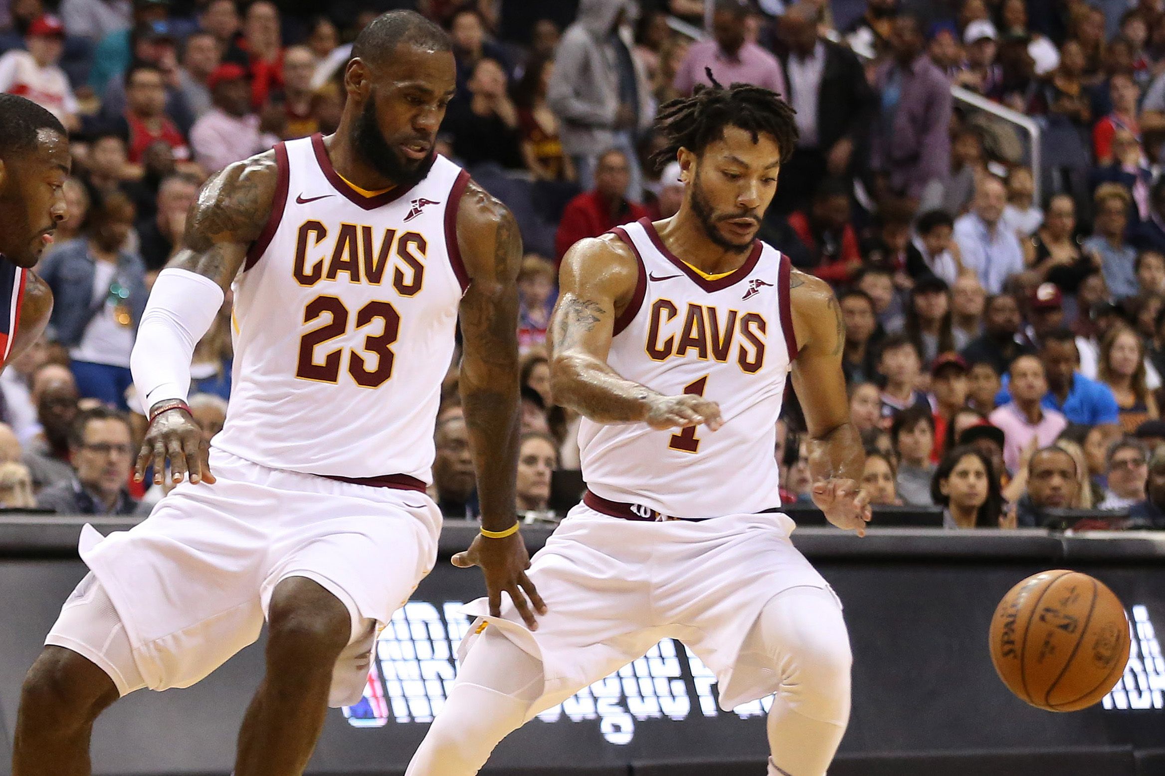 Lebron Roses LeBron James Gives Derrick Rose a Shout-out After 50-Point Night