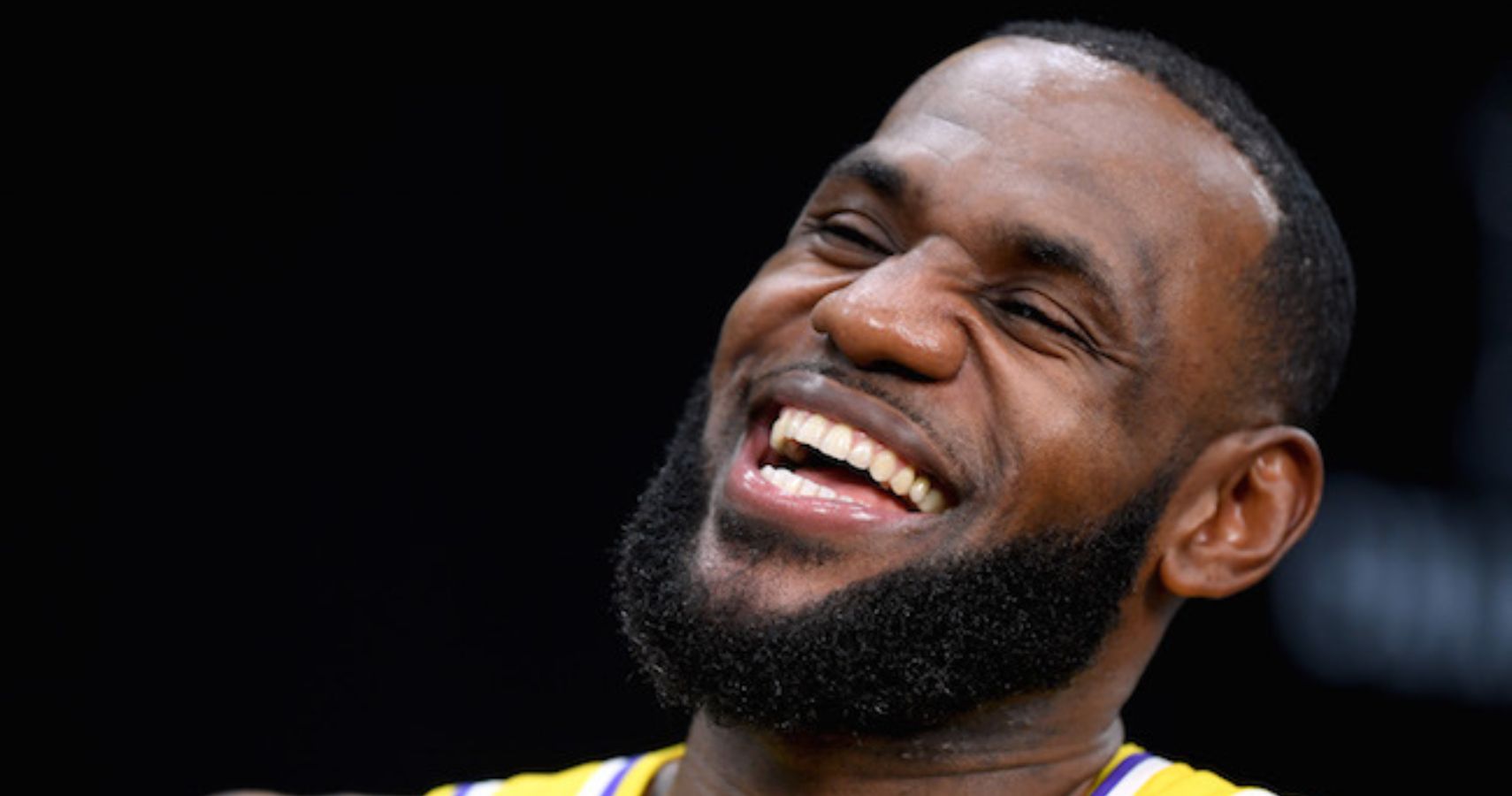 Lebron James Laughs At Channing Frye S Pass To The Bench Video Lebron James Laughs At Channing Frye S Pass To The Bench Video