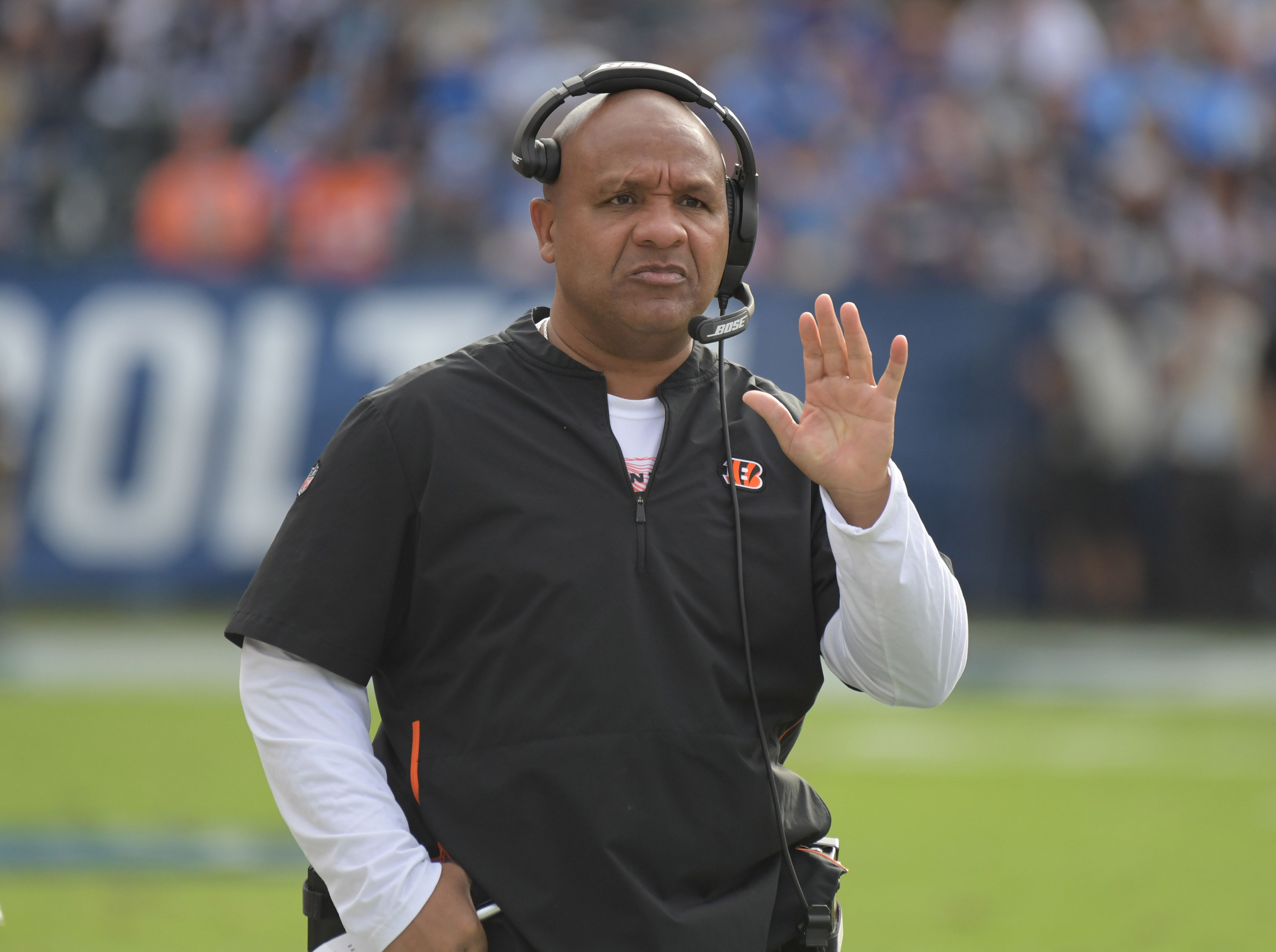 Hue Jackson Could Join Vikings Coaching Staff