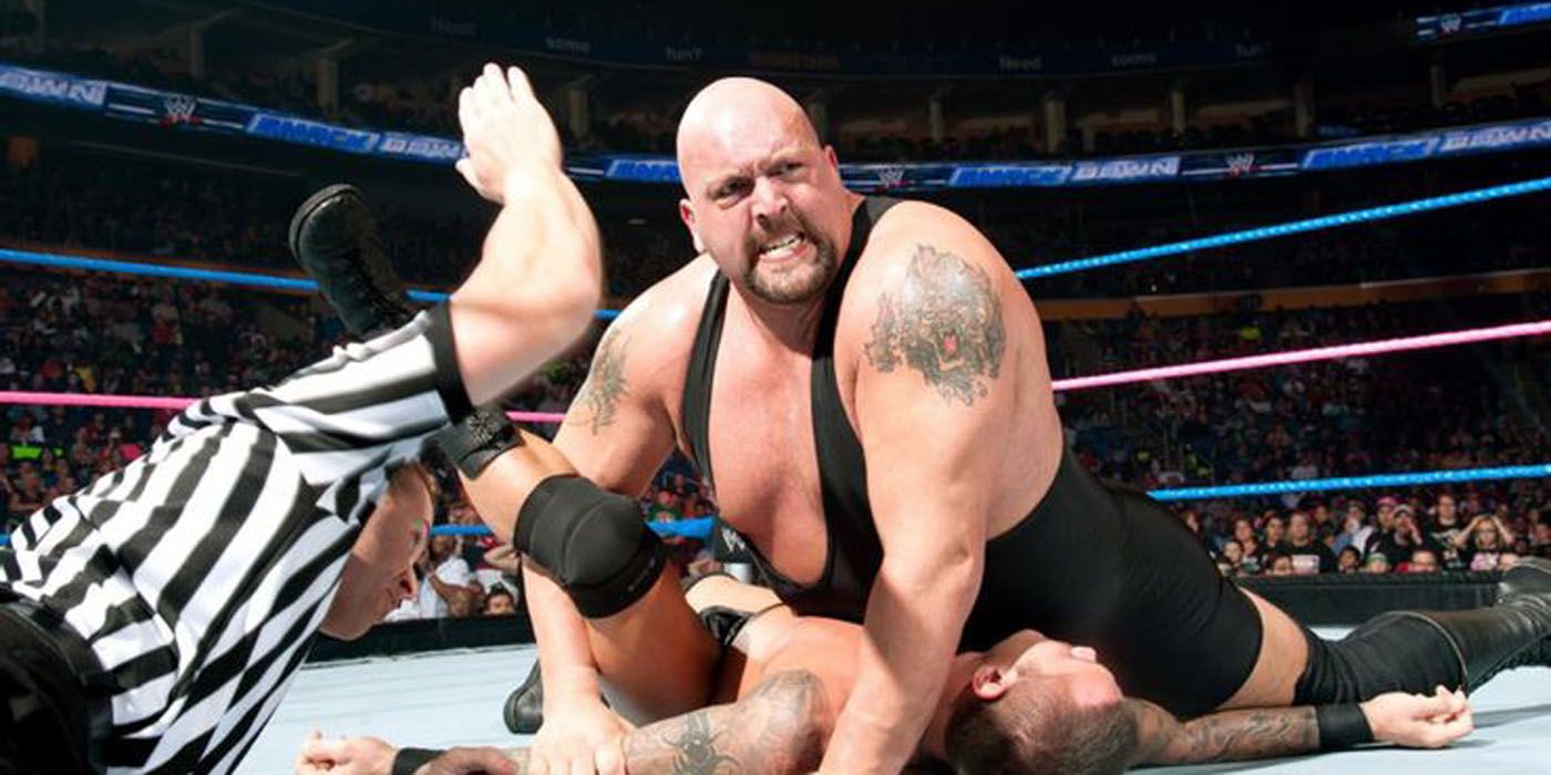 Big Show vs Randy Orton in WWE.