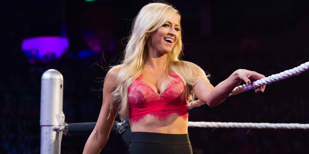 Summer Rae getting into the ring