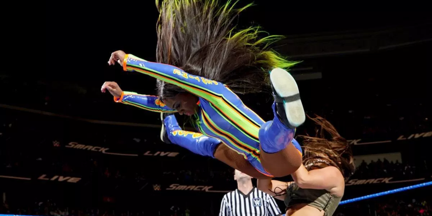 Naomi hitting the Rear View finisher