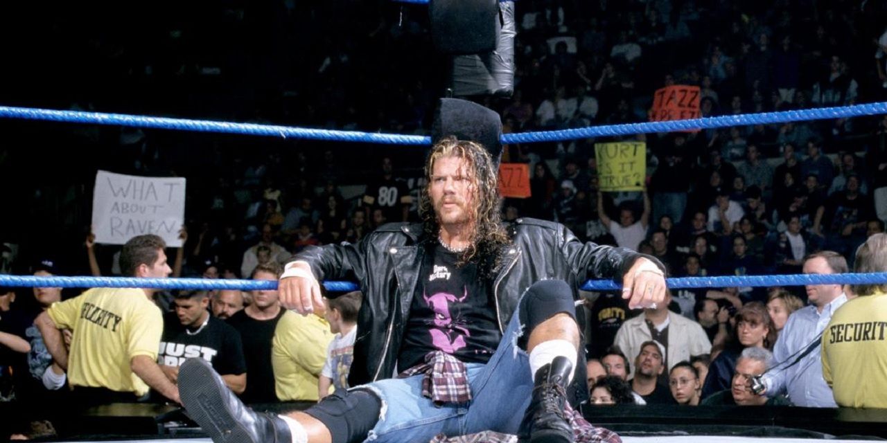 Raven sitting in the ring