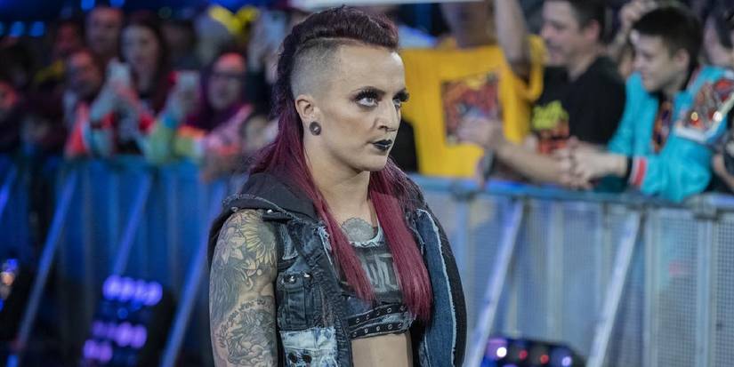 5 Women With A Realistic Chance To End Becky Lynch's Title Reign (& 5 ...