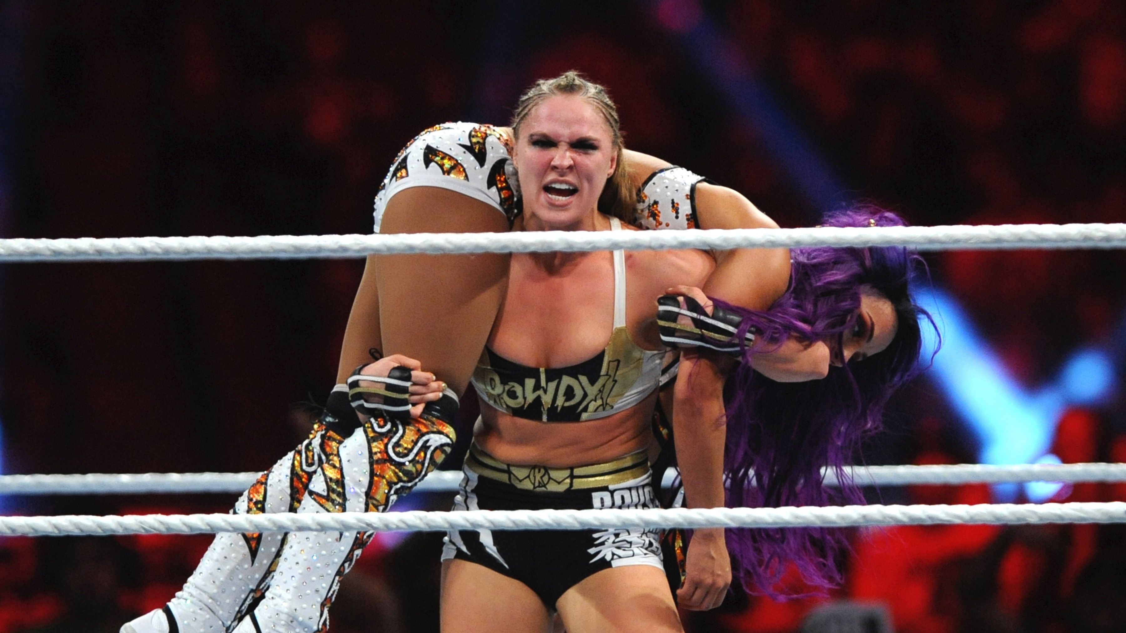 Ronda Rousey vs Sasha Banks