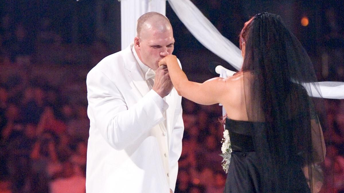 WWE's 5 Most Romantic Kisses Ever (& 5 That Grossed Us Out)