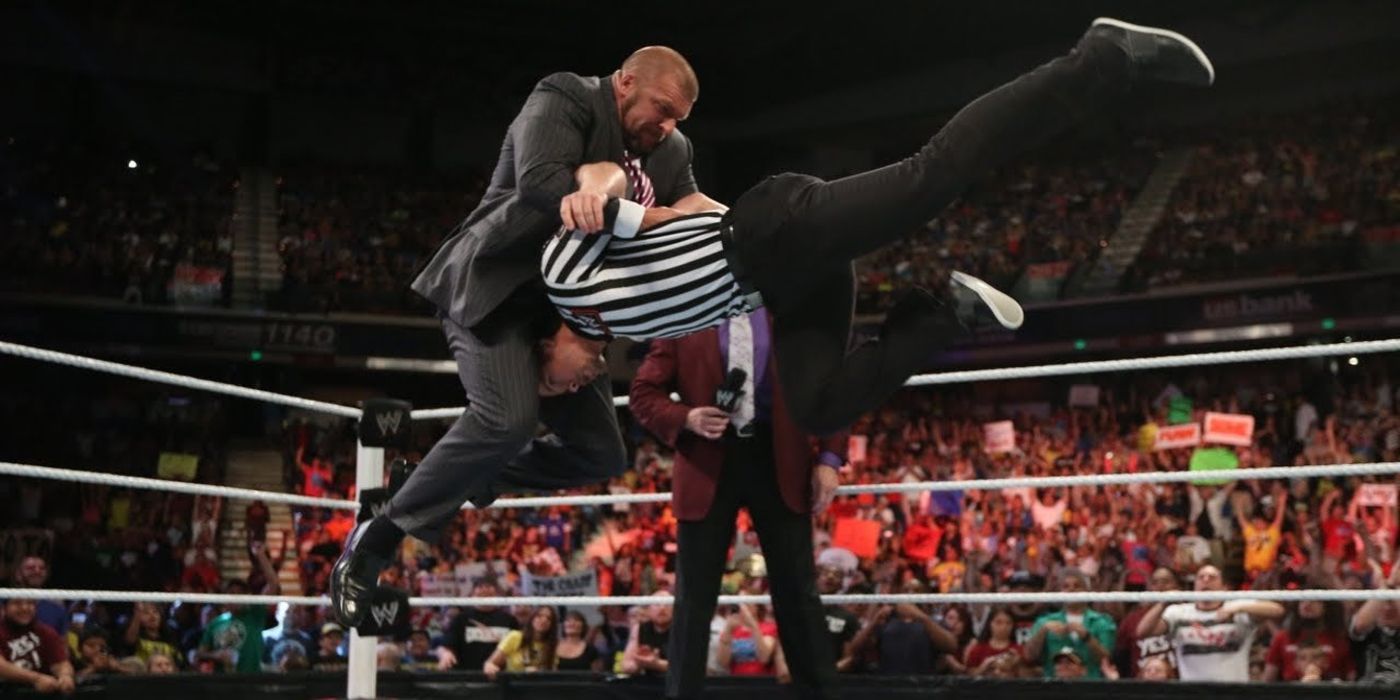 10 Heel Tactics That Wrestling Referees Always Fall For