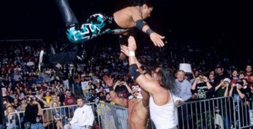 The 5 Best Cruiserweight Title Matches in WWE (& The 5 Best In WCW)