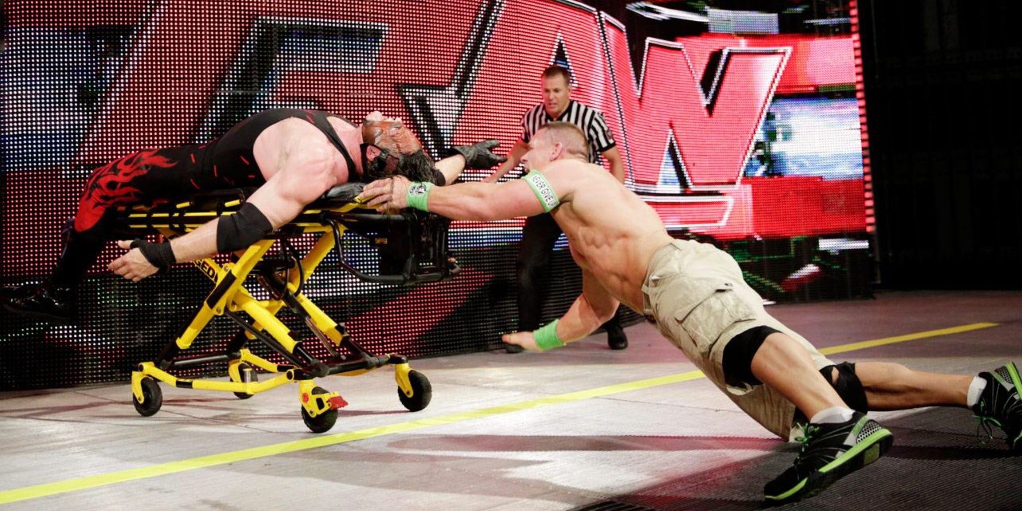 5 Wrestling Matches That Aren't Allowed Today (& 5 WWE Should Bring Back)