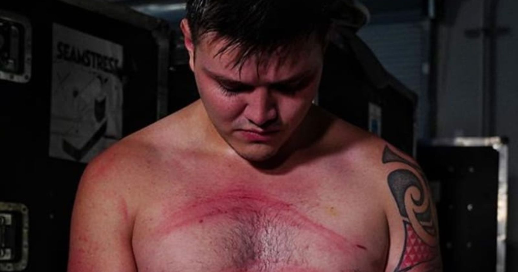 Dominik Mysterio Signs Official WWE Deal On Raw, Night Ends Very Badly.