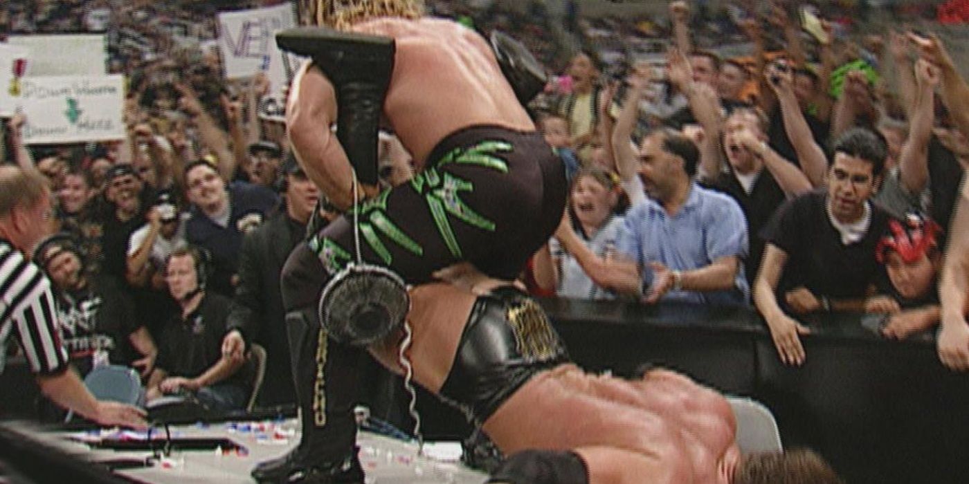 Shawn Michaels At WrestleMania 14 & 9 Other Injured Wrestlers Who Put