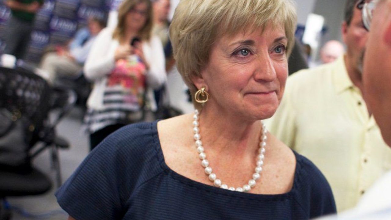 Political Executive Linda McMahon Speaking To A Man At An Event