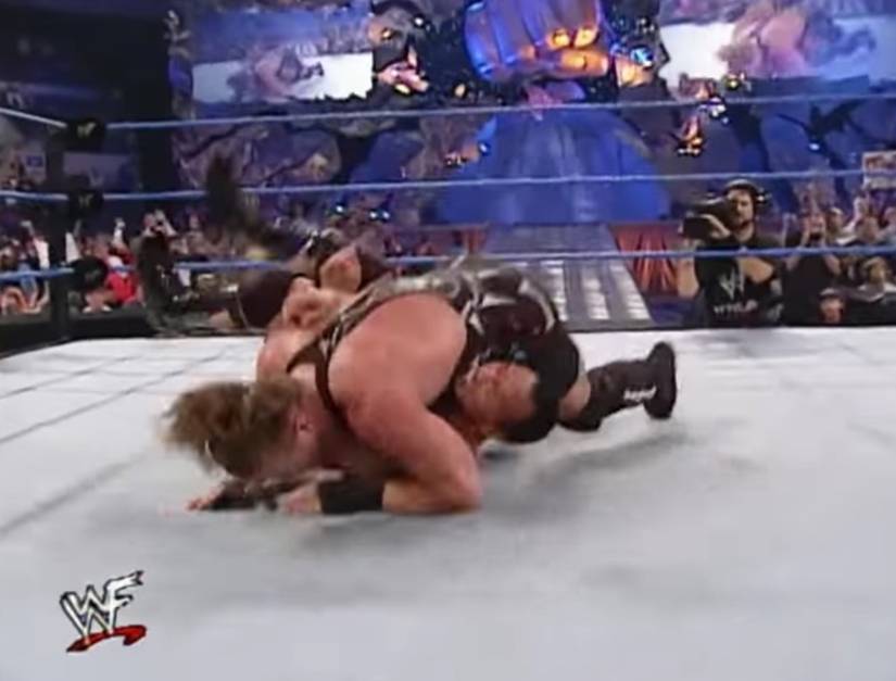 10 Big WWE Matches That Only Ever Happened On Free TV