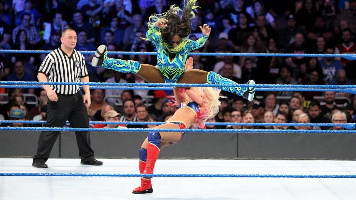 Alexa Bliss vs. Naomi (Elimination Chamber, 2/12/2017)