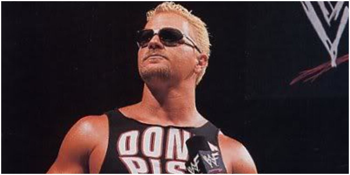 Jeff Jarrett in ring with glasses on
