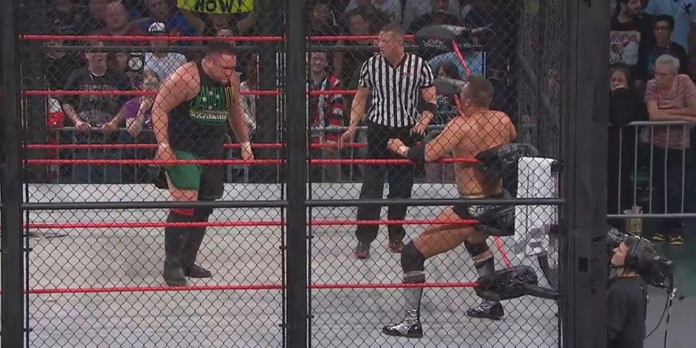 Samoa Joe vs Magnus steel cage