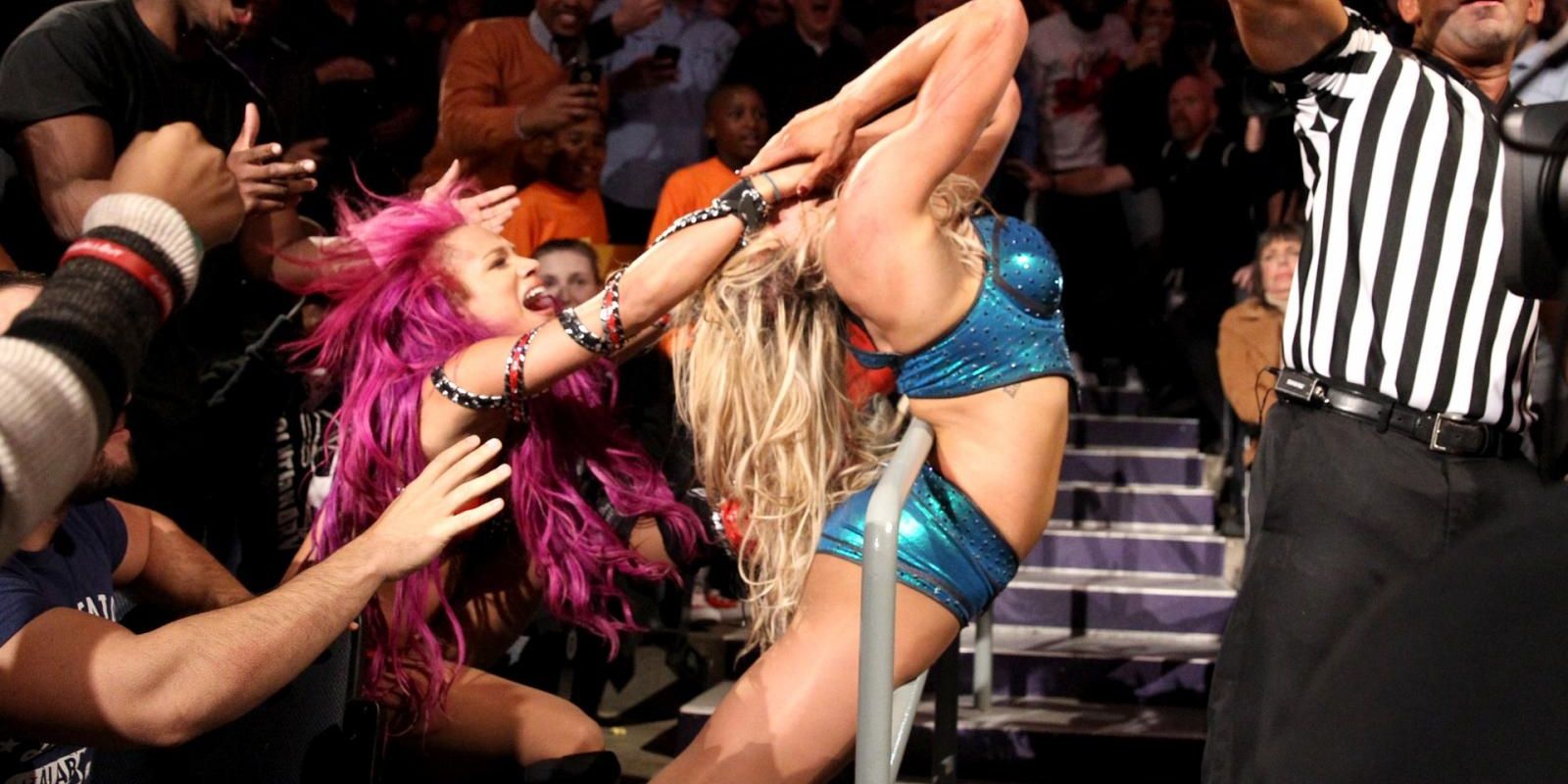 Sasha Banks vs Charlotte on Raw
