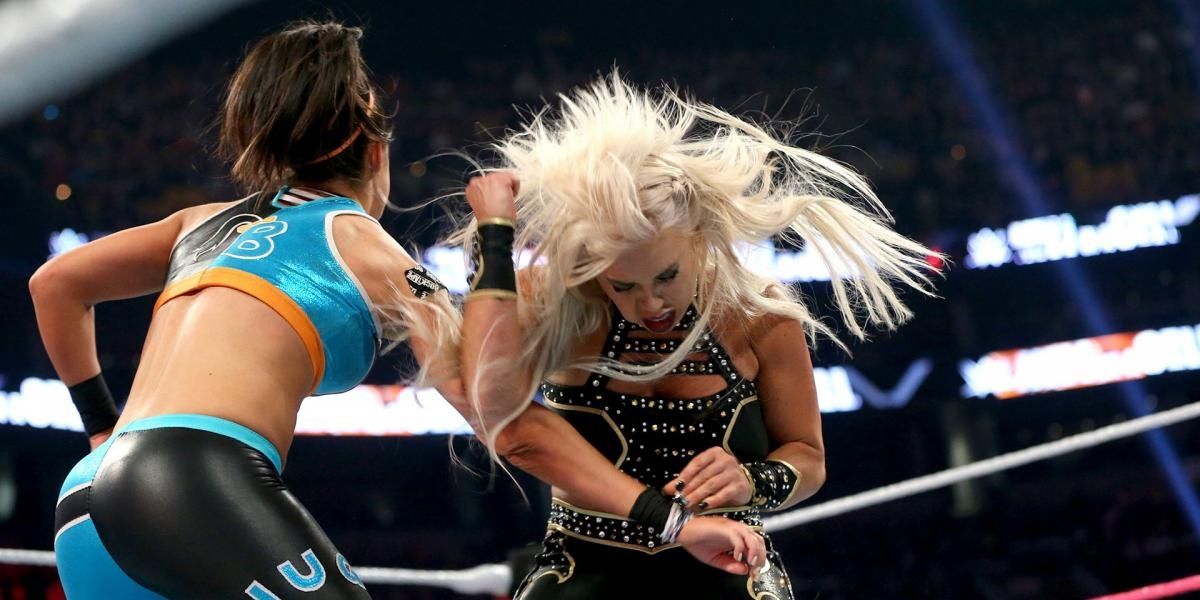 Bayley v Dana Brooke Hell in a Cell 2016