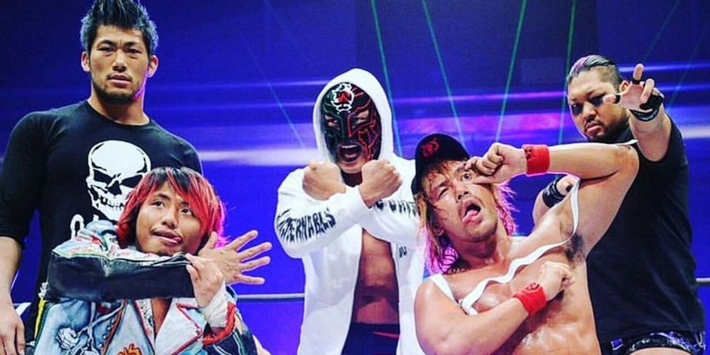Los Ingobernables de Japon posing in the ring.