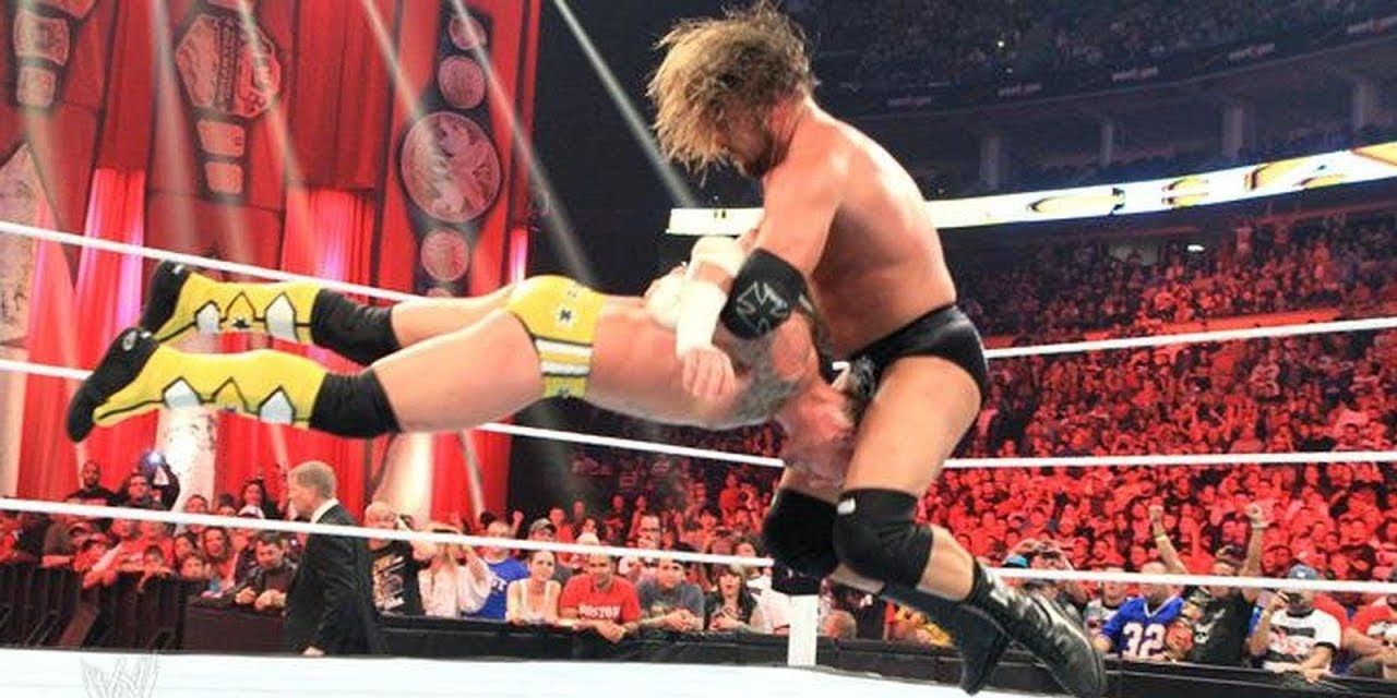 Triple H vs CM Punk