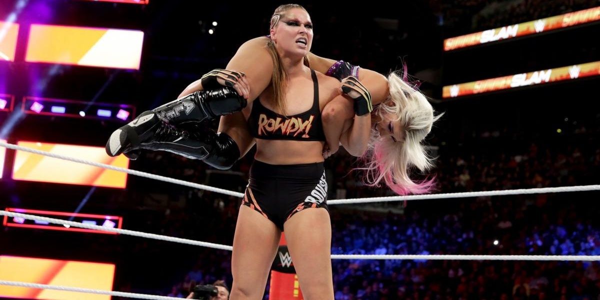 Ronda Rousey lifting up Alexa Bliss at SummerSlam 2018 