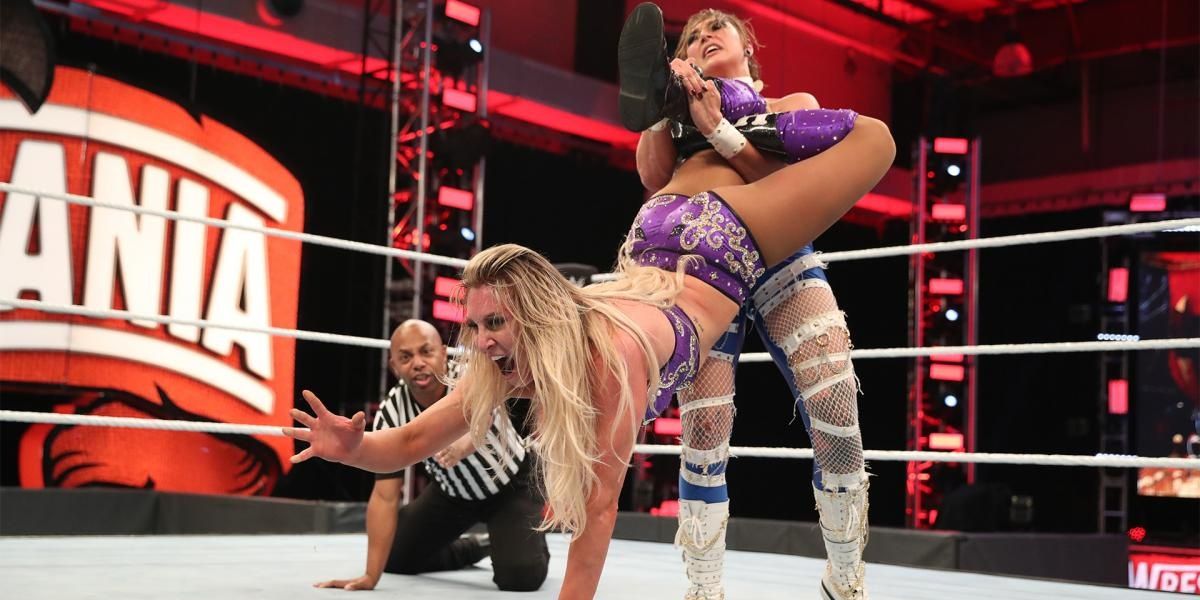 Rhea Ripley v Charlotte Flair WrestleMania 36 Cropped