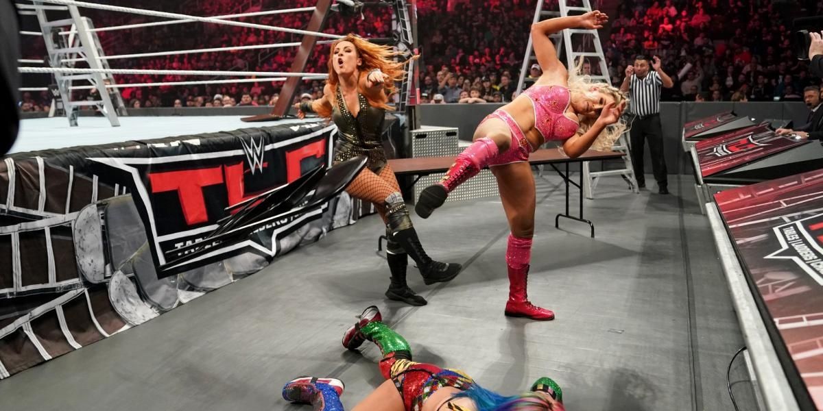 Becky Lynch v Charlotte v Asuka TLC 2018 recortada