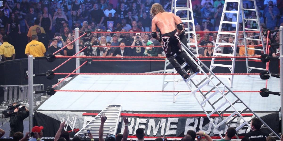 Edge wrestling Jeff Hardy at Extreme Rules Cropped