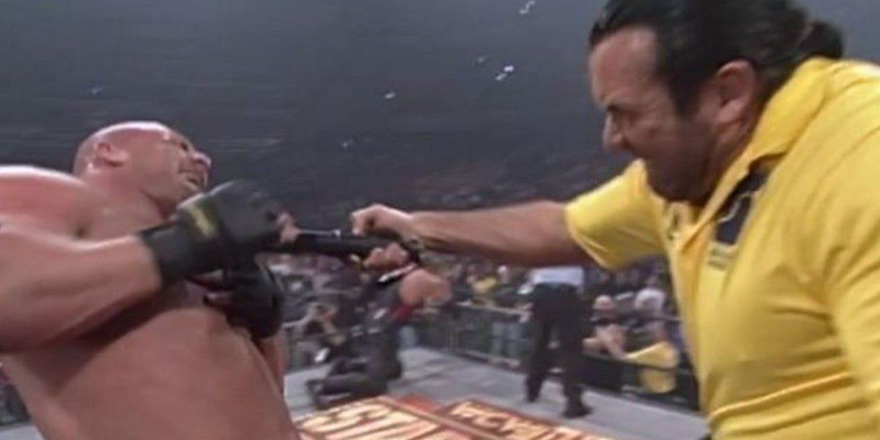 Scott Hall Attacks Goldberg to help Kevin Nash