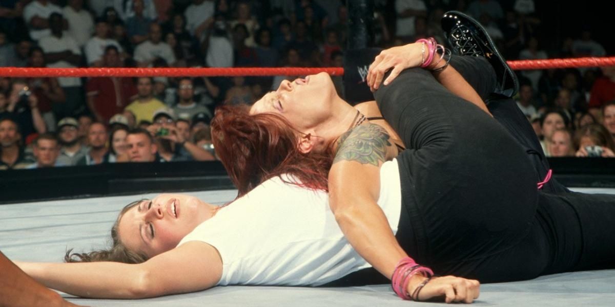 Stephanie McMahon v Lita Raw August 21, 2000 Cropped