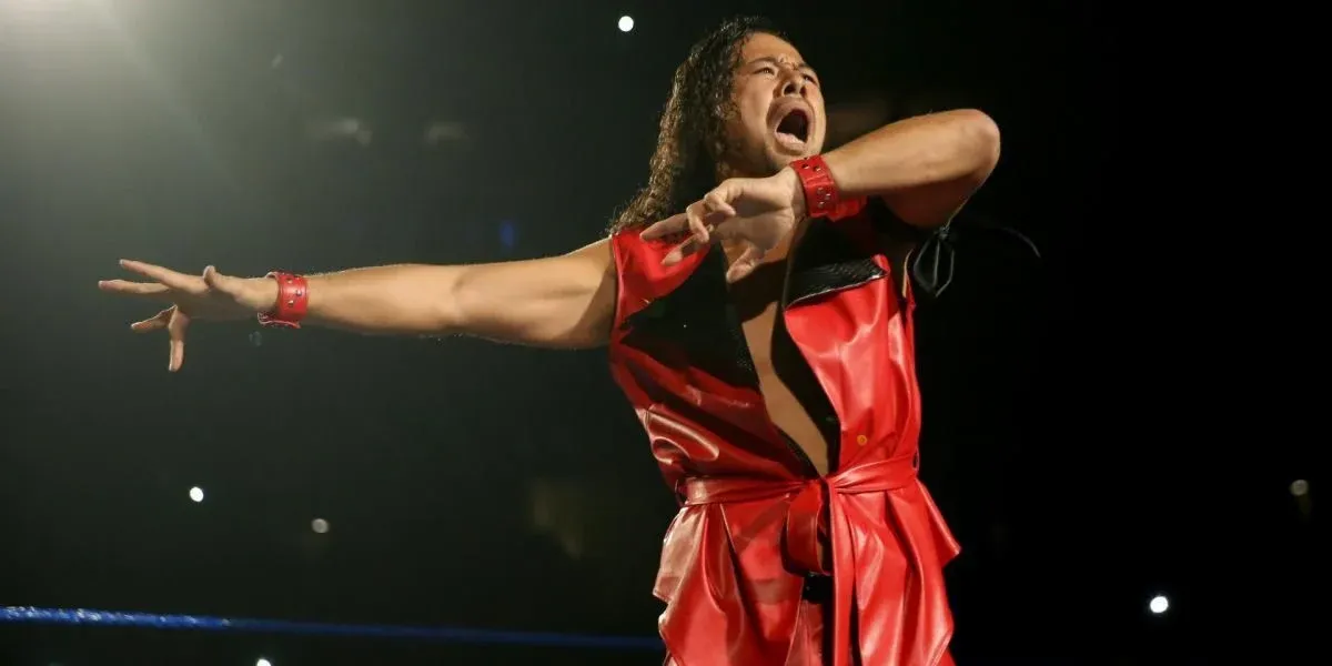 Shinsuke Nakamura posing in the ring 