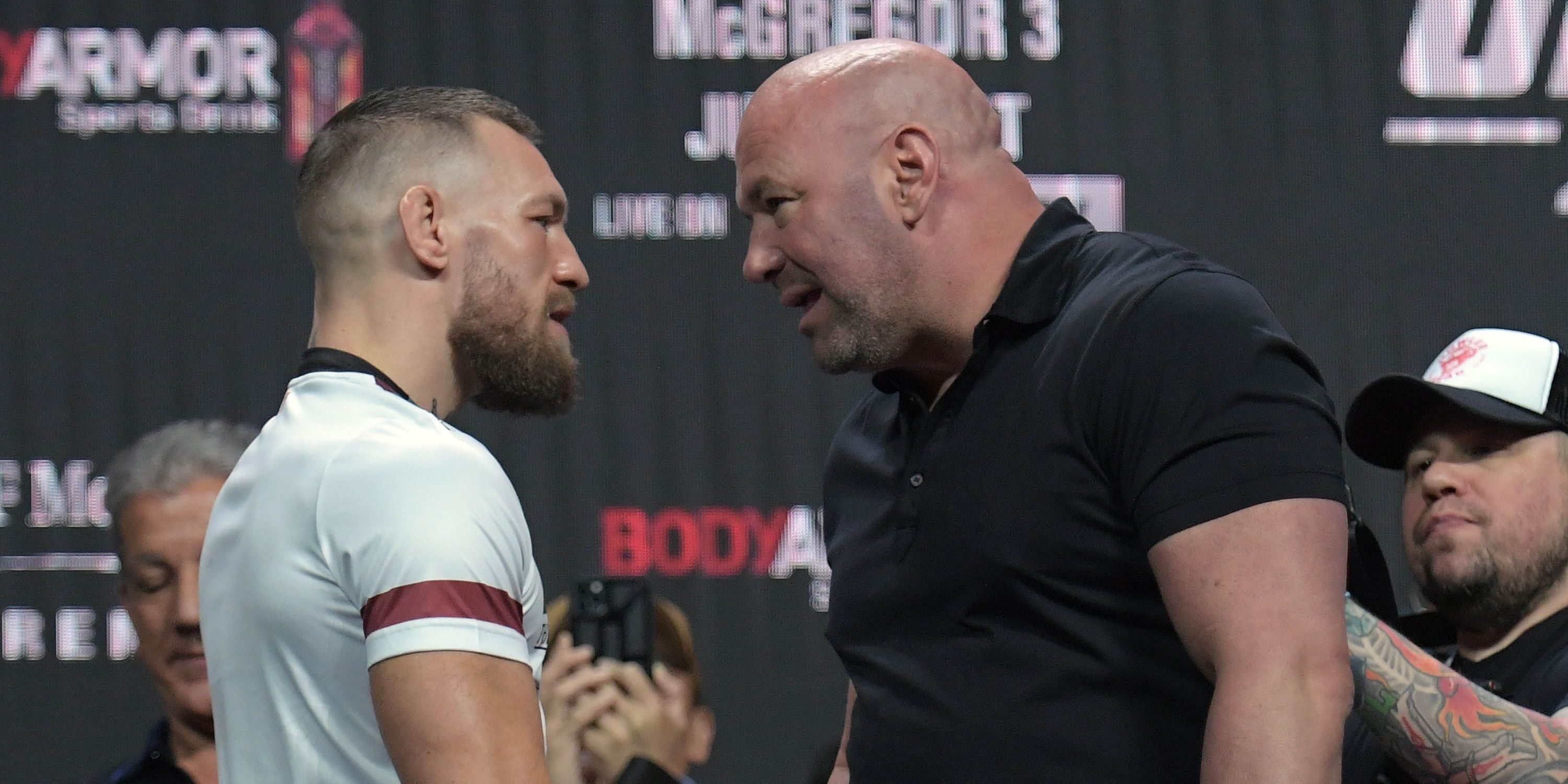 Dana White and Conor McGregor shake hands Cropped