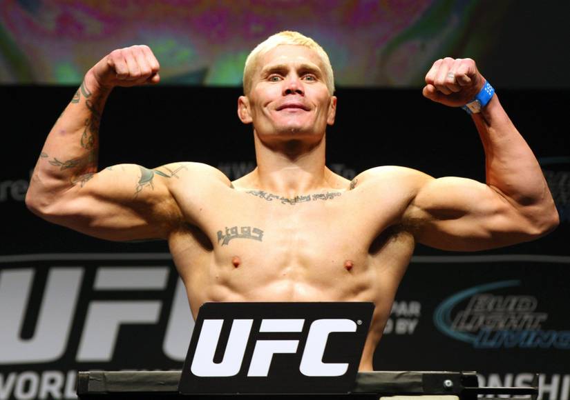 Charles Oliveira vs. Justin Gaethje (& Every Time a UFC Fighter Missed ...