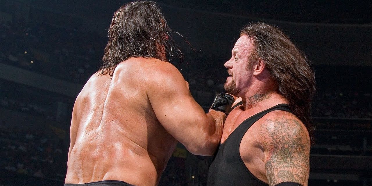 10 Iconic WWE Gimmick Matches (& Their Worst Match)
