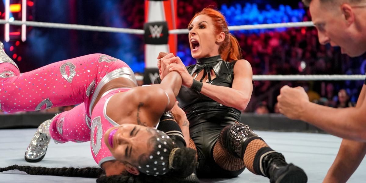 Becky Lynch v Bianca Belair Raw November 1, 2021 Cropped