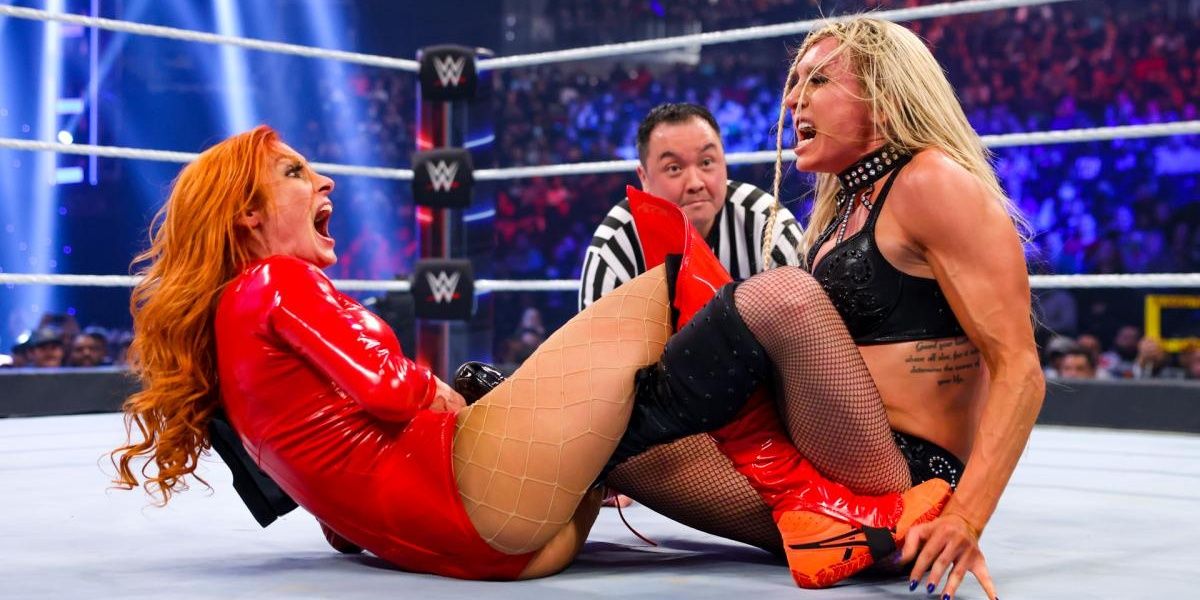 Becky Lynch wrestling Charlotte Flair at Survivor Series, 2021 Cropped