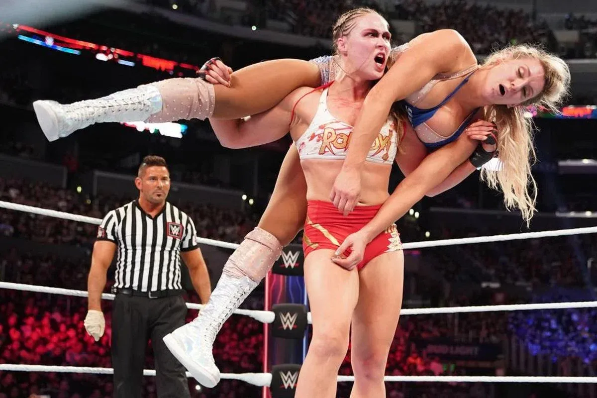 Ronda Rousey vs Charlotte Flair Survivor Series