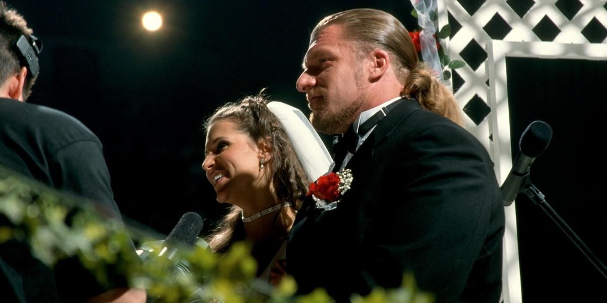 Stephanie McMahon & Triple H Raw wedding 2002 Cropped