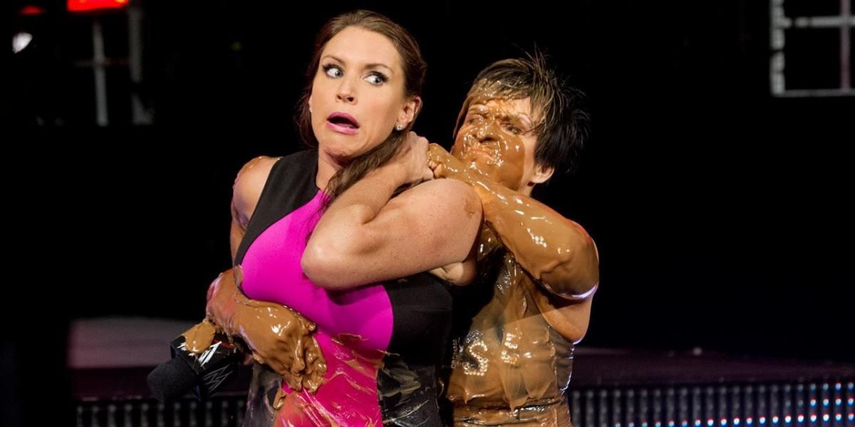 Stephanie McMahon v Vickie Guerrero Raw June 23, 2014 Cropped