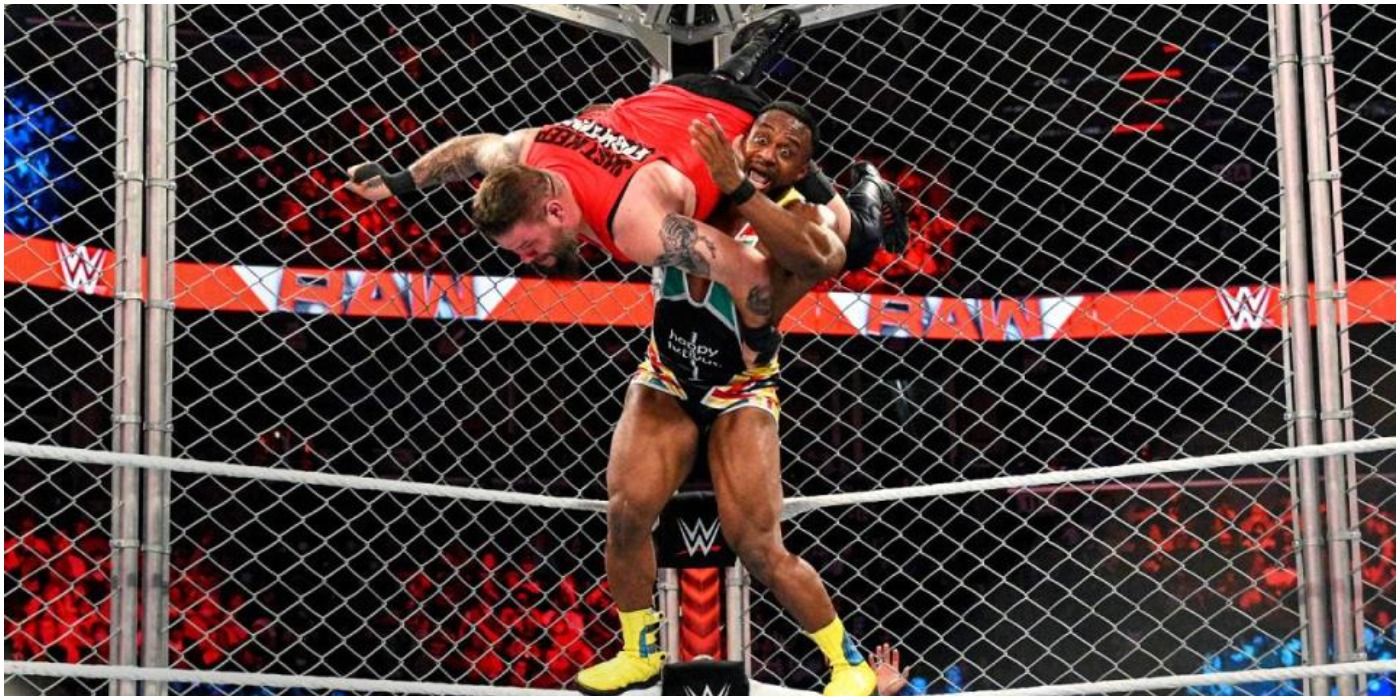 WWE's Escape The Cage Rule In Cage Matches Is Stupid